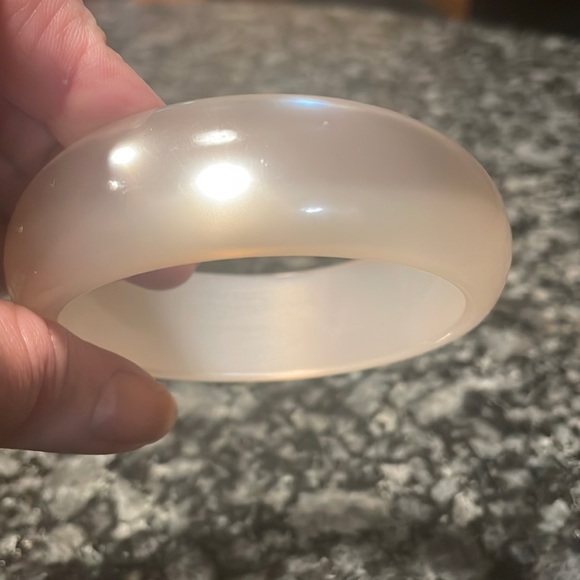 Vintage Lucite pearlescent bracelet - Picture 2 of 4